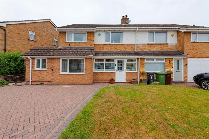 3 Bedroom Semi-detached House For Sale In Chantry Heath Crescent, Knowle, Solihull, B93