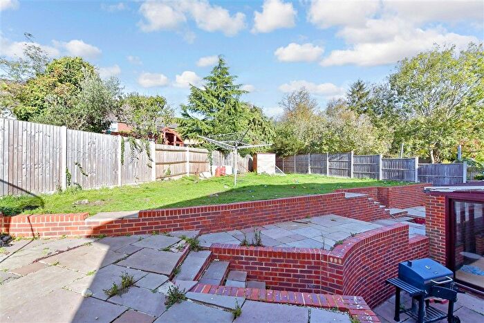 4 Bedroom Semi-Detached House For Sale In Spruce Close, Larkfield, Aylesford, Kent, ME20