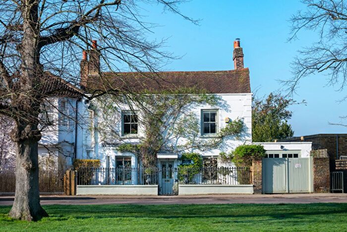 5 Bedroom Detached House For Sale In Ham Common, Richmond, TW10