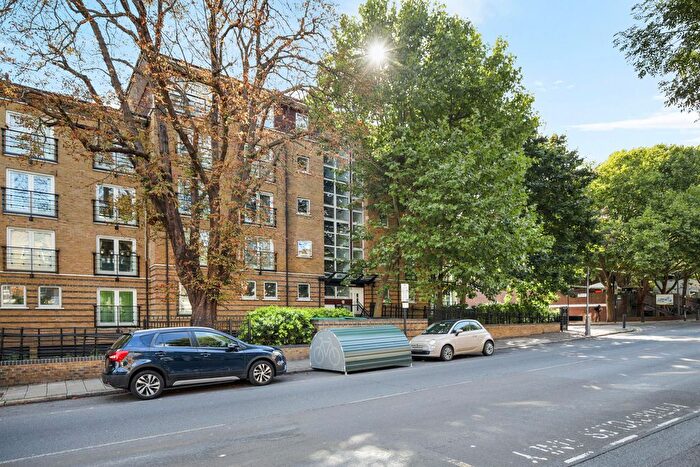 2 Bedroom Flat For Sale In St. Pauls Road, Islington, London, N1