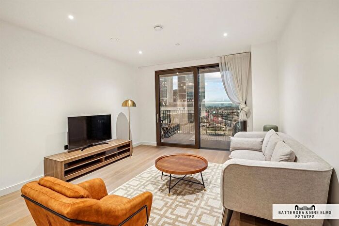 2 Bedroom Flat To Rent In Viaduct Gardens, London, SW11