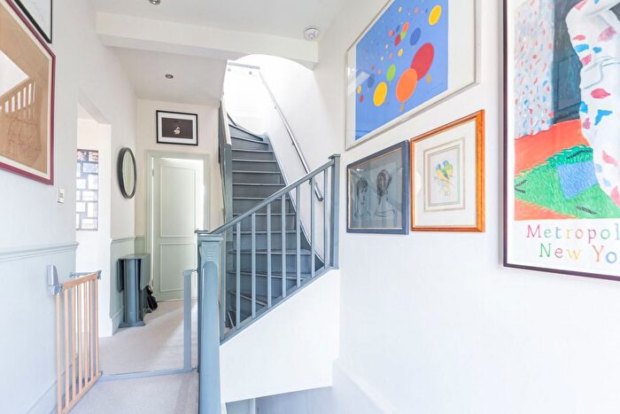 3 Bedroom Flat For Sale In Brackenbury Road, London, W6