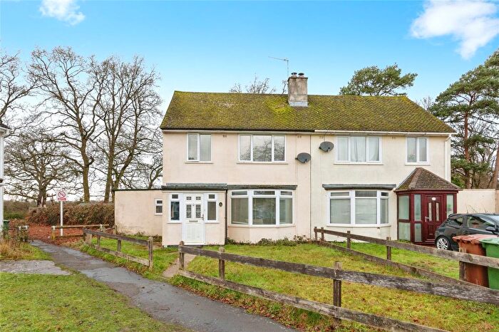 3 Bedroom Semi-Detached House For Sale In Long Grove, Tadley, Hampshire, RG26