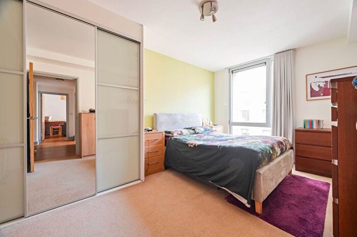 2 Bedroom Flat For Sale In Nelson Walk, Bow, London, E3