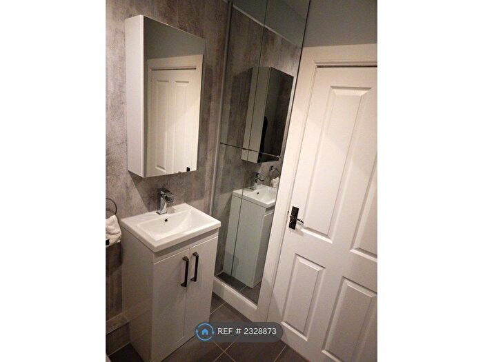 1 Bedroom Flat To Rent In Drum Street, Edinburgh, EH17