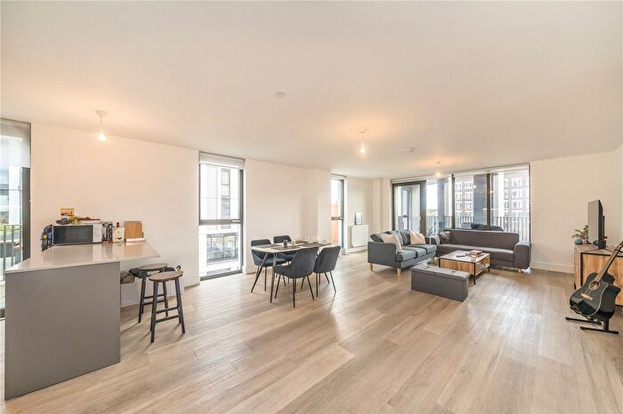 3 Bedroom Flat For Sale In Corn House, Marshgate Lane, Stratford, London, E15