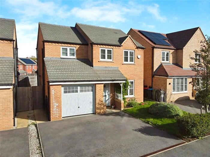 3 Bedroom Detached House For Sale In Pontefract Avenue, Kingsmead, Milton Keynes, MK4