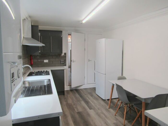 4 Bedroom Terraced House To Rent In Dongola Road, Plaistow, E13