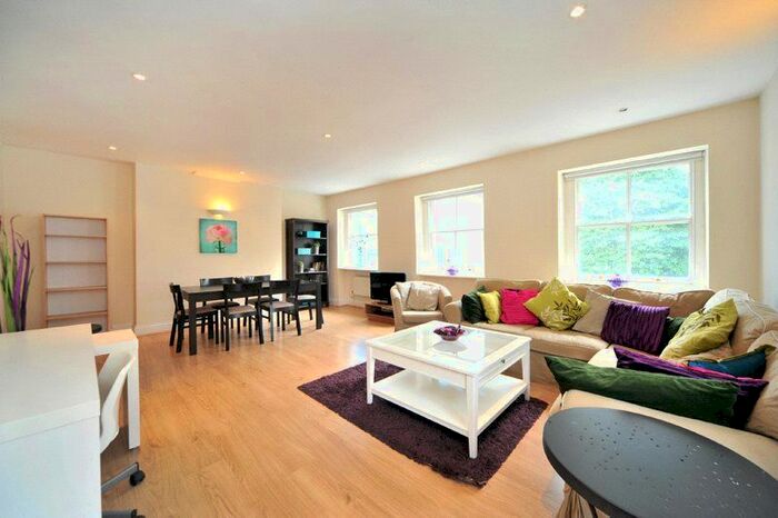 3 Bedroom Flat To Rent In Percy Street, Fitzrovia, London, W1T