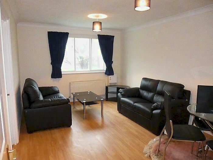 1 Bedroom Flat To Rent In Caroline Place, Harlington, Hayes, UB3