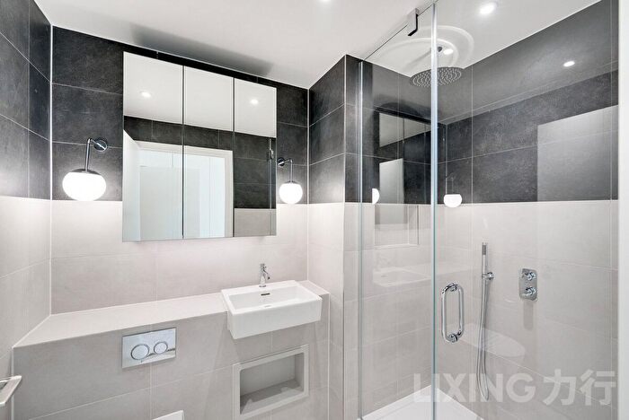 3 Bedroom Flat To Rent In Menara Point, Twlevetrees Park, E16
