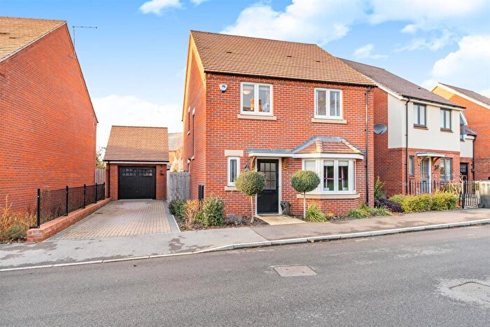 4 Bedroom Detached House For Sale In Leigh Woods Place, Silsoe, MK45