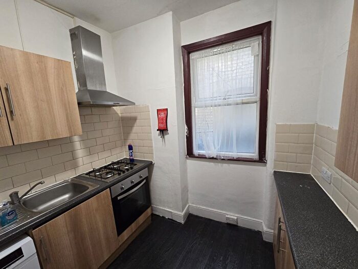 2 Bedroom Flat To Rent In The Broadway, Woodford Green, IG8