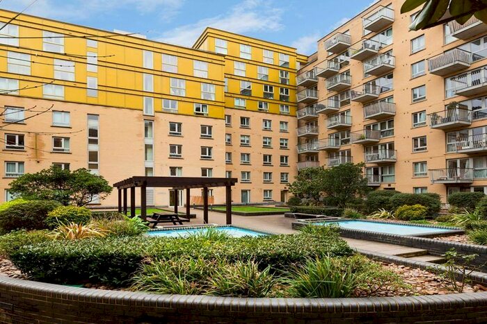 2 Bedroom Flat To Rent In Buckler Court, Eden Grove, Holloway, N7