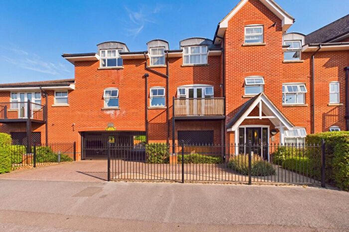 2 Bedroom Flat For Sale In Burnham Court, Fairford Road, Maidenhead, Berkshire, SL6