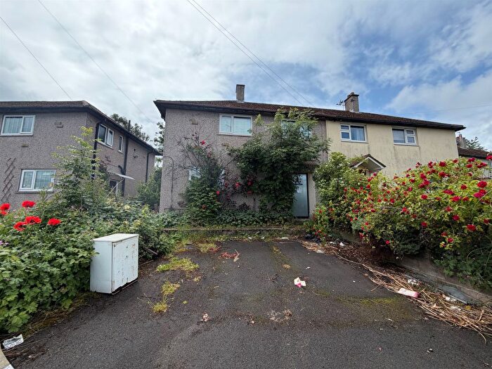 3 Bedroom Semi Detached House For Sale In Tinderley Grove, Almondbury, Huddersfield, HD5