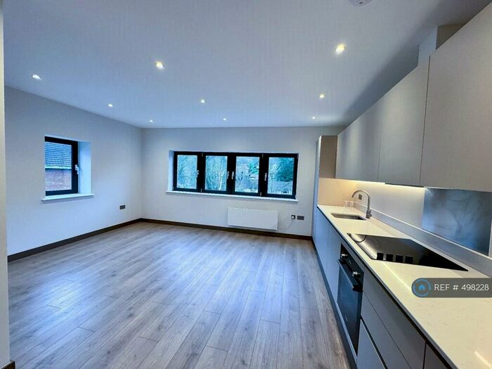 1 Bedroom Flat To Rent In Clearway Court, Caterham, CR3