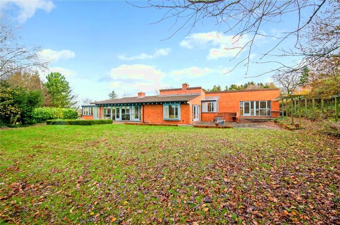 3 Bedroom Bungalow For Sale In Hartlebury, Kidderminster, Worcestershire DY11