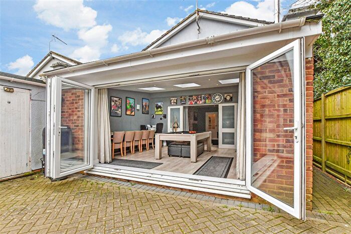 3 Bedroom Link Detached House For Sale In Shrubcote, Tenterden, Kent, TN30