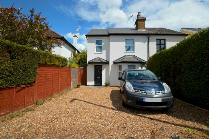 4 Bedroom Semi-Detached House To Rent In New Haw Road, Addlestone, KT15