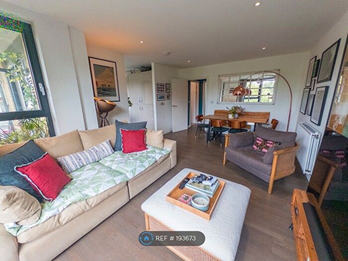 3 Bedroom Flat To Rent In Gibbs Lane, London, E2