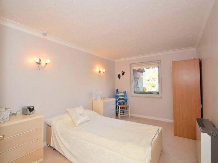 1 Bedroom Flat To Rent In Bridge Court, Springfield Meadows, Weybridge, KT13