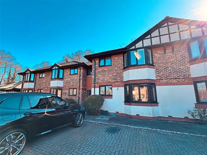 2 Bedroom Flat For Sale In Waterside Court, Fleet, Hampshire, GU51