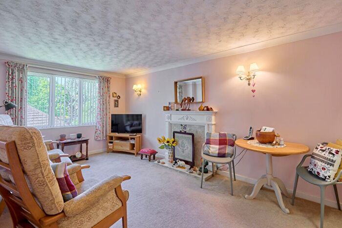 1 Bedroom Flat For Sale In St. Marys Mead, Windrush Court, OX28