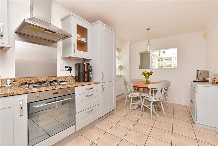 4 Bedroom End Terrace House For Sale In Buckland Road, Lower Kingswood, Tadworth, Surrey, KT20