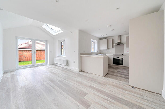 3 Bedroom End Of Terrace House To Rent In Knightwood Chase, Fordingbridge, Hampshire, SP6