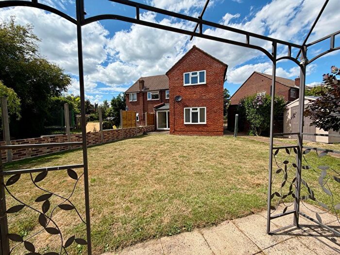 4 Bedroom Semi-Detached House To Rent In Chessholme Road, Ashford, TW15