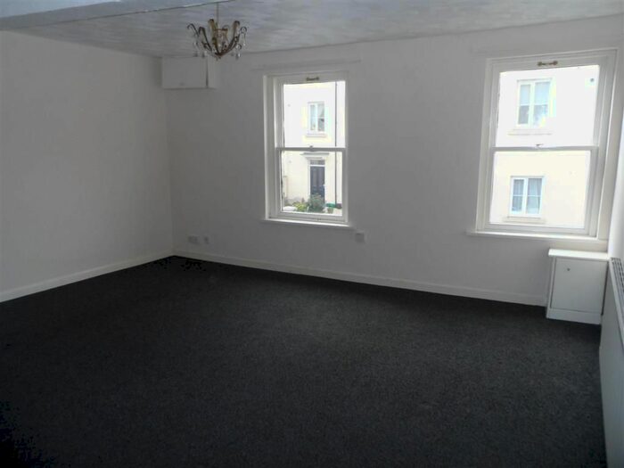 2 Bedroom Flat To Rent In Whitcombe Street, Rhondda Cynon Taff, CF44