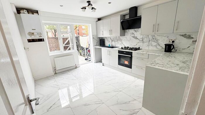 4 Bedroom Terraced House To Rent In Kyverdale Road, Stamford Hill, N16