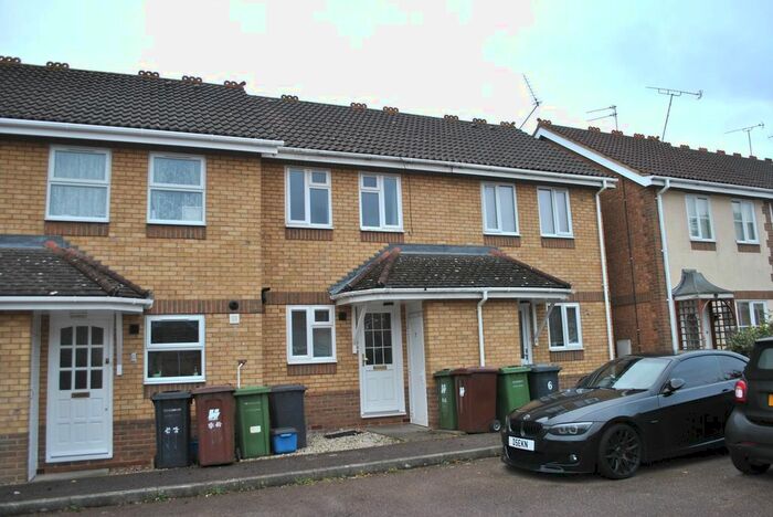 2 Bedroom Terraced House To Rent In Oakfield Close, Potters Bar EN6