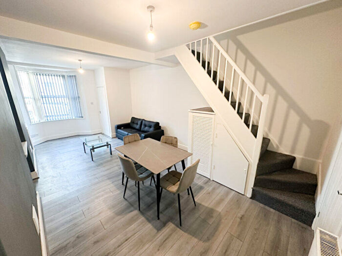2 Bedroom End Of Terrace House To Rent In Parton Street, L6