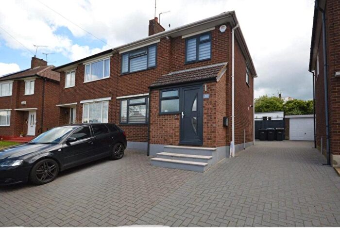 3 Bedroom Flat To Rent In Pennine Avenue, Luton, Eh, LU3