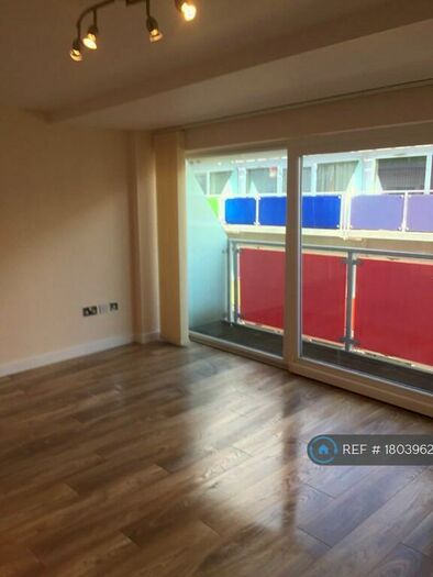 2 Bedroom Flat To Rent In Concord Street, Leeds, LS2