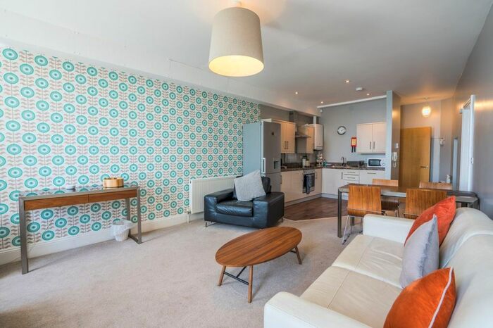 1 Bedroom Flat To Rent In Warren Road, Torquay, TQ2