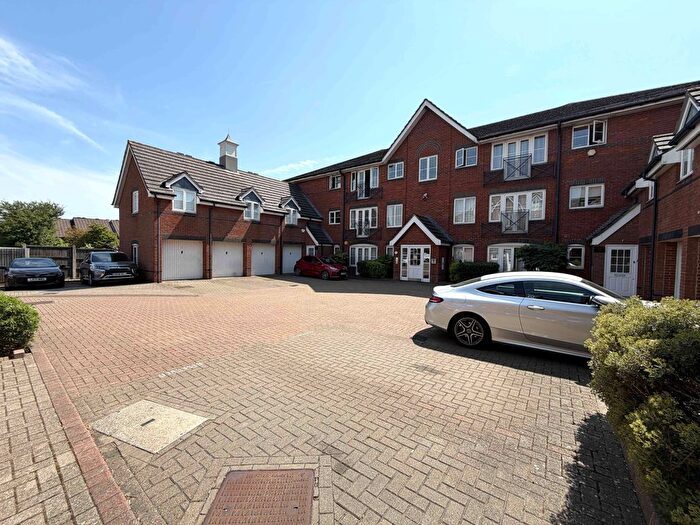 1 Bedroom Flat To Rent In Bloomsbury Close, Mill Hill, NW7