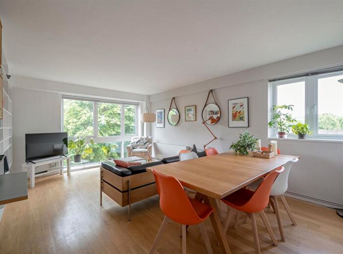 2 Bedroom Flat For Sale In Peascroft House, London, NW6
