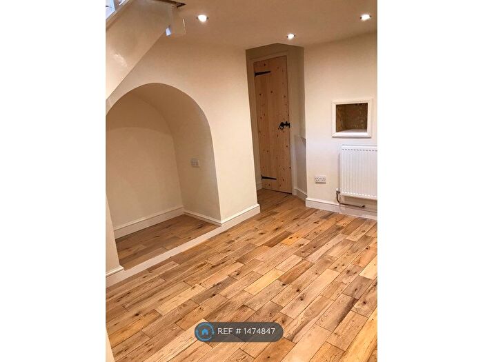 Studio To Rent In Highworth, Swindon, SN6