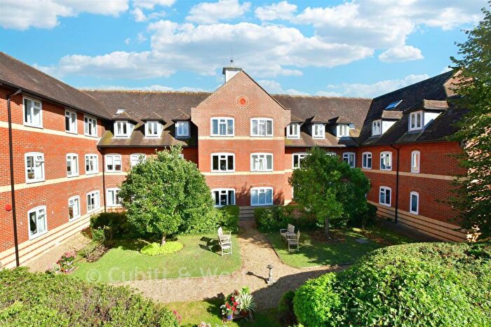 2 Bedroom Flat For Sale In Station Road, Dorking, Surrey, RH4