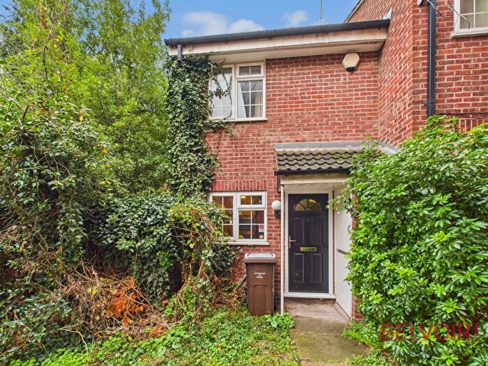 2 Bedroom End Of Terrace House For Sale In Bluecoat Close, Nottingham, NG1