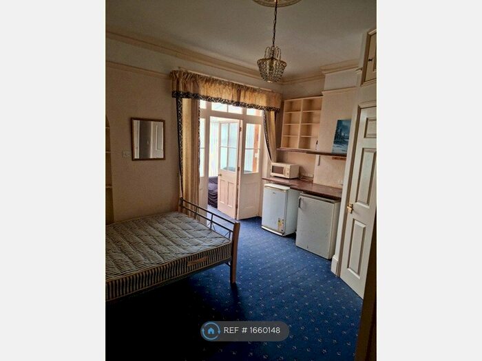 Studio To Rent In Victoria Road, Swindon, SN1