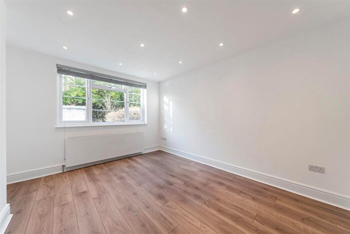 2 Bedroom Flat For Sale In Durham Close, London, SW20