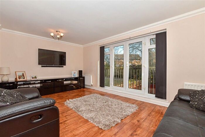 3 Bedroom End Terrace House For Sale In Sutton Road, Maidstone, Kent, ME15
