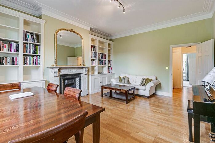 2 Bedroom Flat To Rent In Netherhall Gardens, Hampstead, NW3