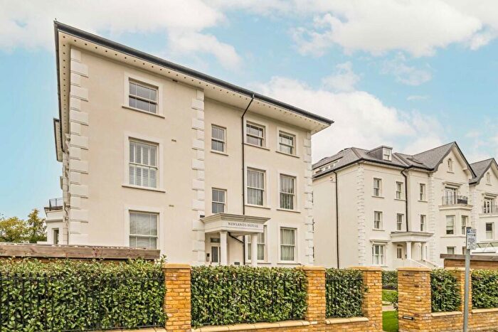 3 Bedroom Flat For Sale In Oak Hill Road, Surbiton, KT6