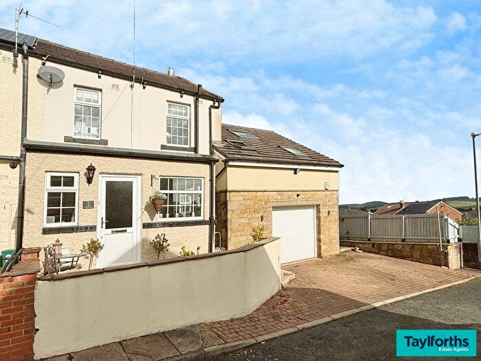 4 Bedroom End Terrace House For Sale In Milton Grove, Barnoldswick, BB18
