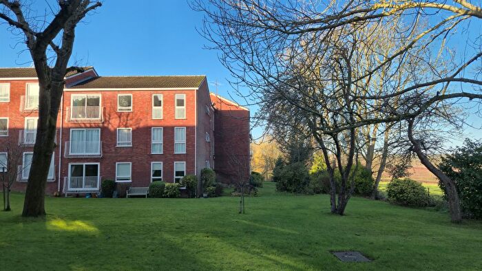 2 Bedroom Flat For Sale In Roundhedge Way, Enfield, EN2